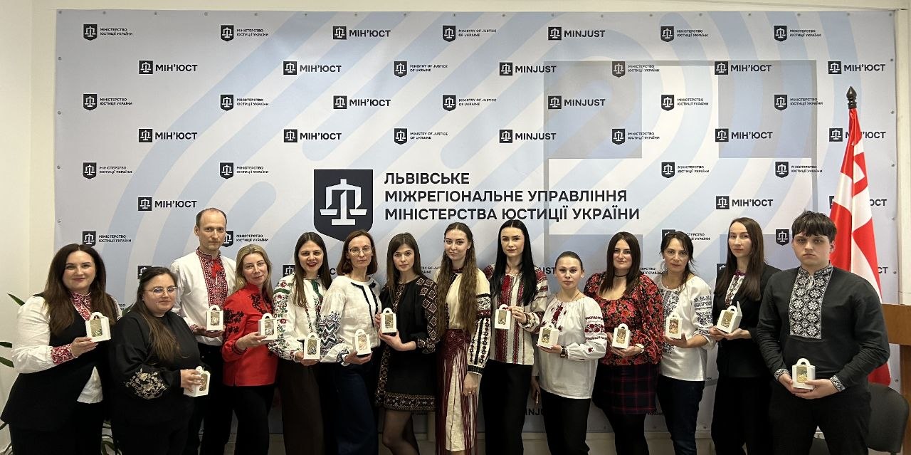 Жива традиція Великодня: у юстиції Волині відтворили писанки з колекції Олени Пчілки