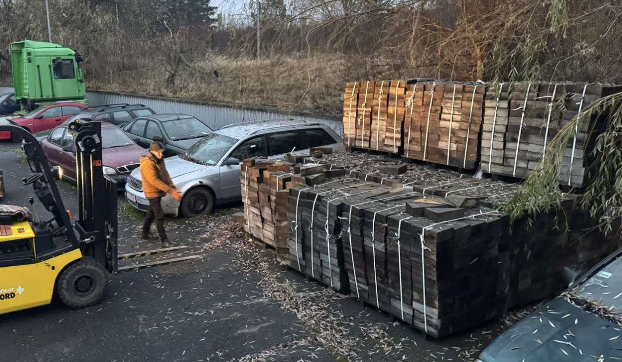 Яворівська КЕЧ безоплатно отримала 11 тис. дерев'яних клинів