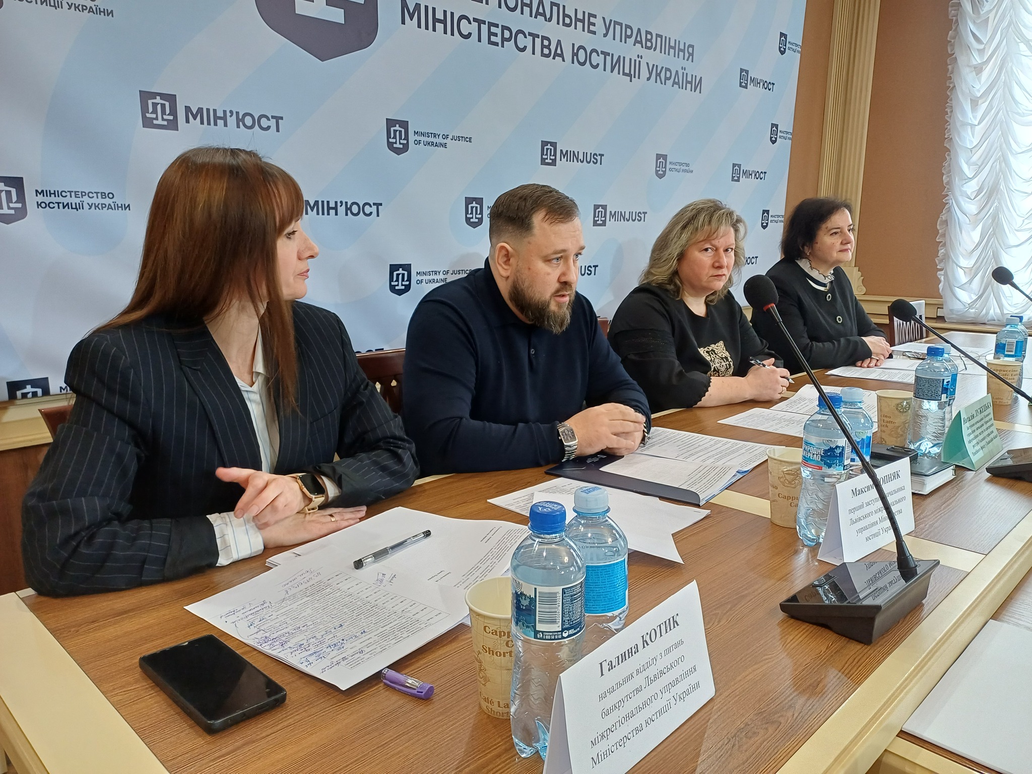 Борги із зарплат і пенсійні внески: у Львові шукають рішення